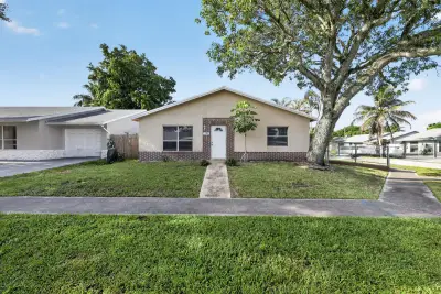 6198 Arcade Ct, Lake Worth: photo 1 of 37