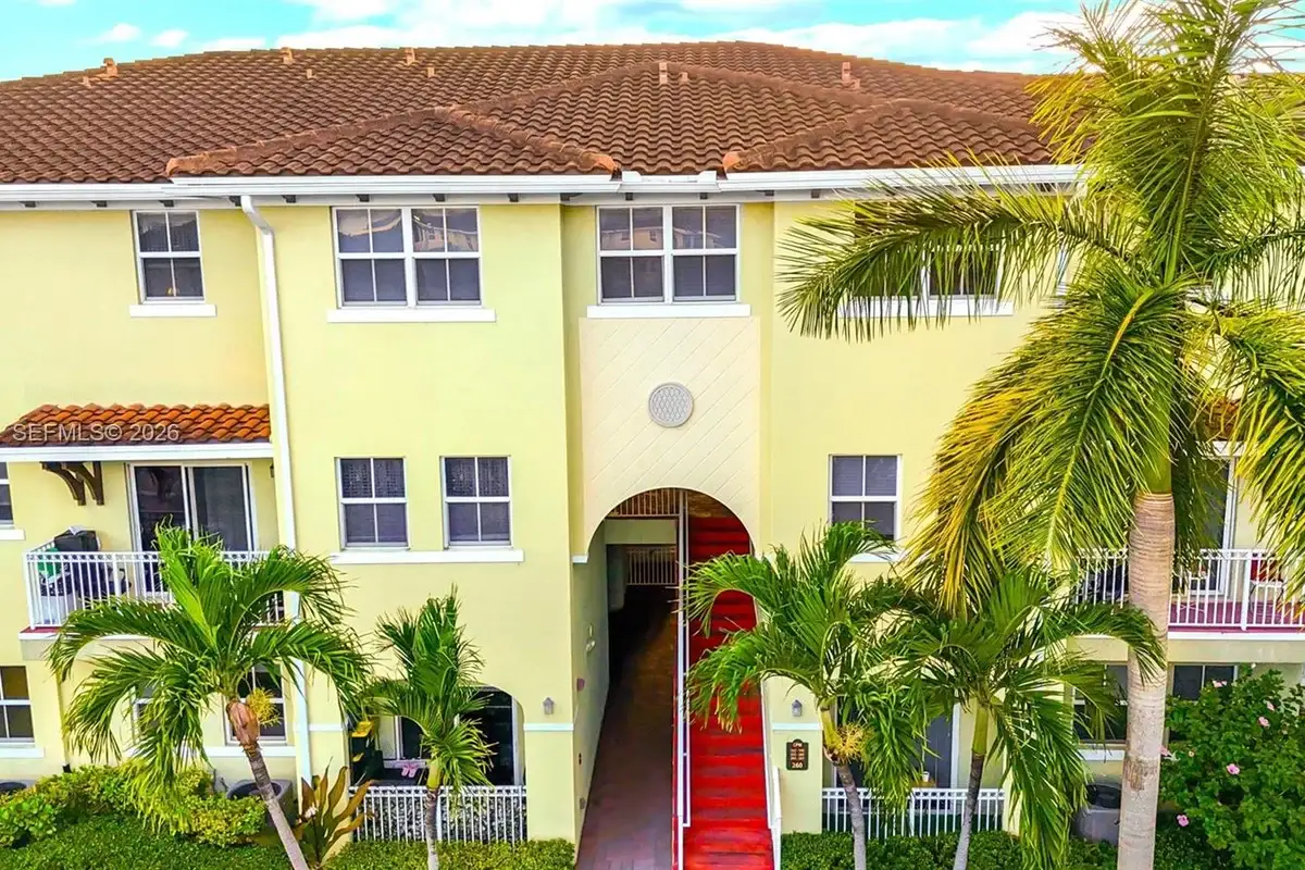 260 NW 109th Ave #204, Miami: photo 1 of 23