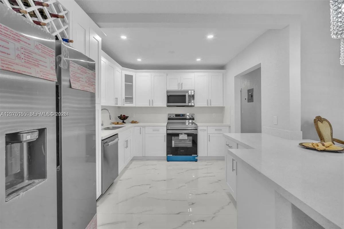 741 NE 8th St, Pompano Beach: photo 1 of 24