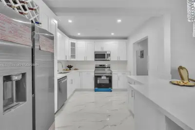 741 NE 8th St, Pompano Beach: photo 1 of 24