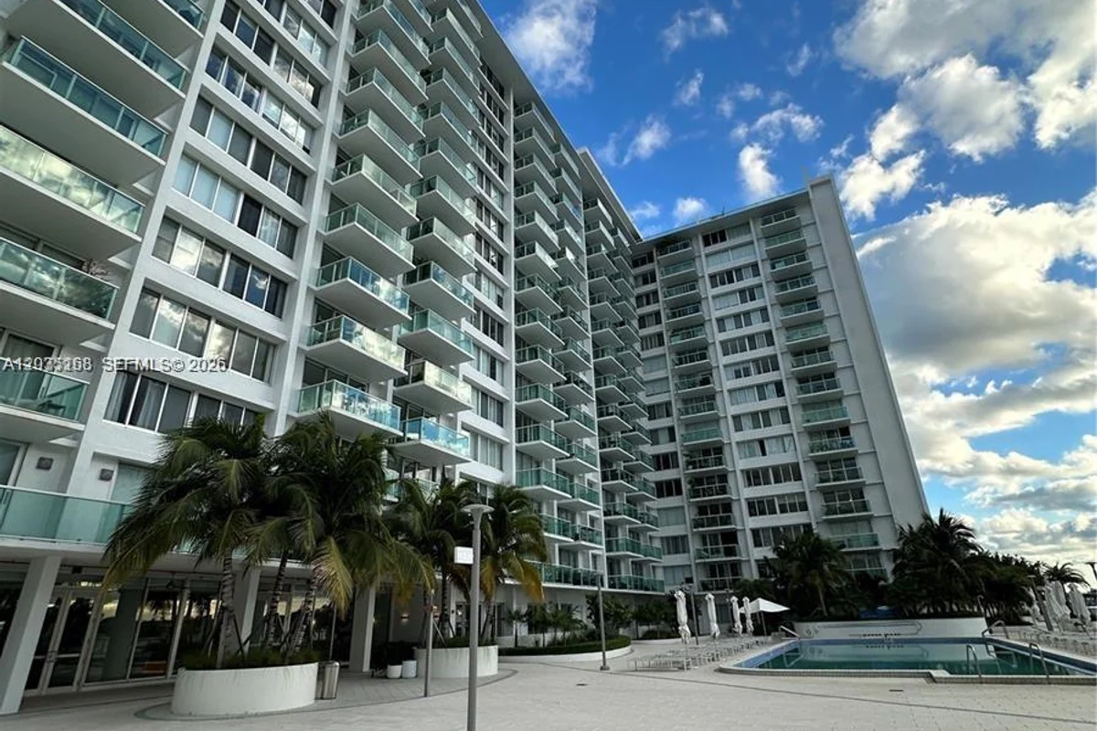 1000 West Ave #215, Miami Beach: photo 1 of 18