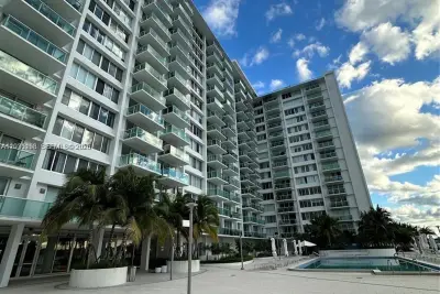 1000 West Ave #215, Miami Beach: photo 1 of 18