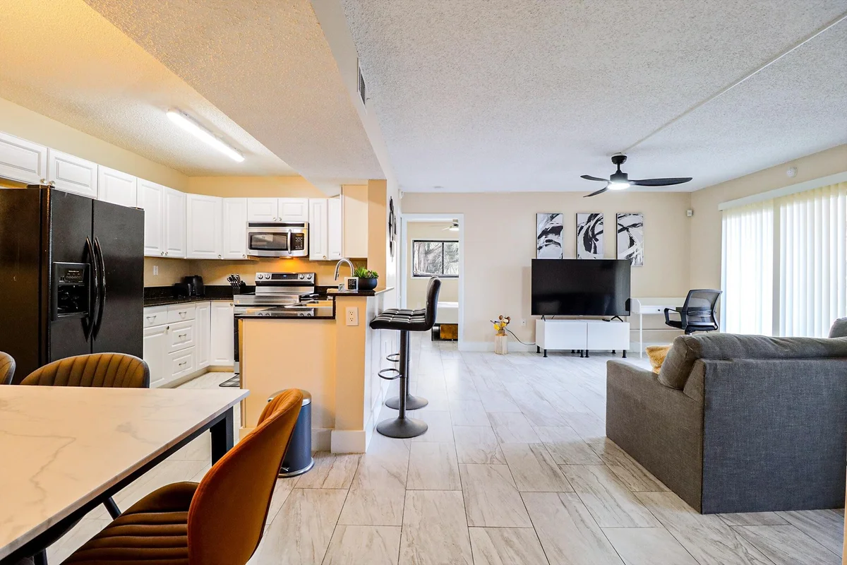 450 Palm Cir W #106, Pembroke Pines: photo 1 of 88