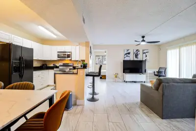 450 Palm Cir W #106, Pembroke Pines: photo 1 of 88