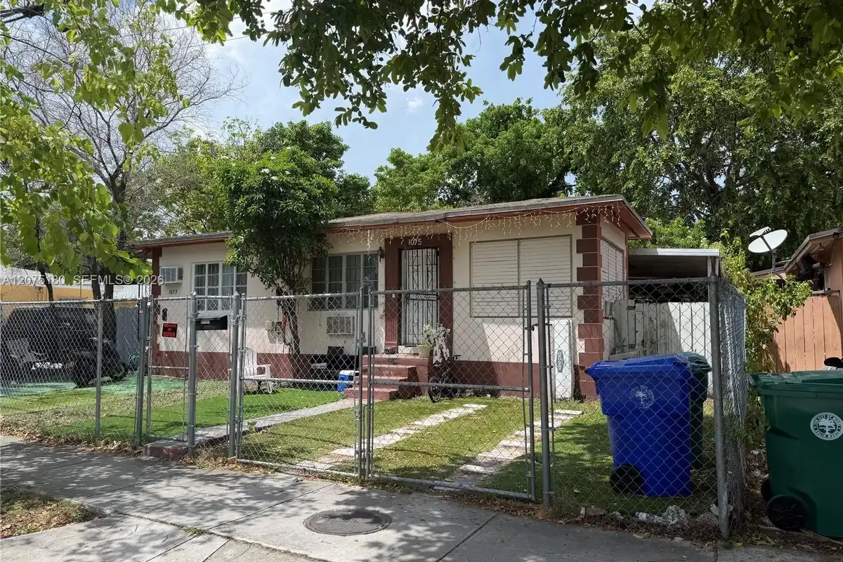 1075 NW 28th St, Miami: photo 1 of 4