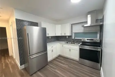 1500 SW 10th St, Miami: photo 1 of 9