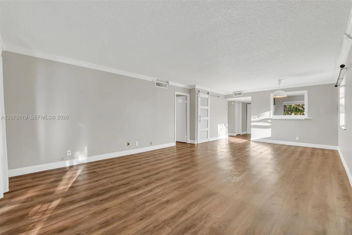 402 Lakeview Dr #201, Weston: photo 1 of 42