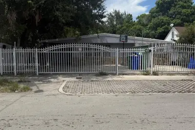 1345 NW 25th St, Miami: photo 1 of 5