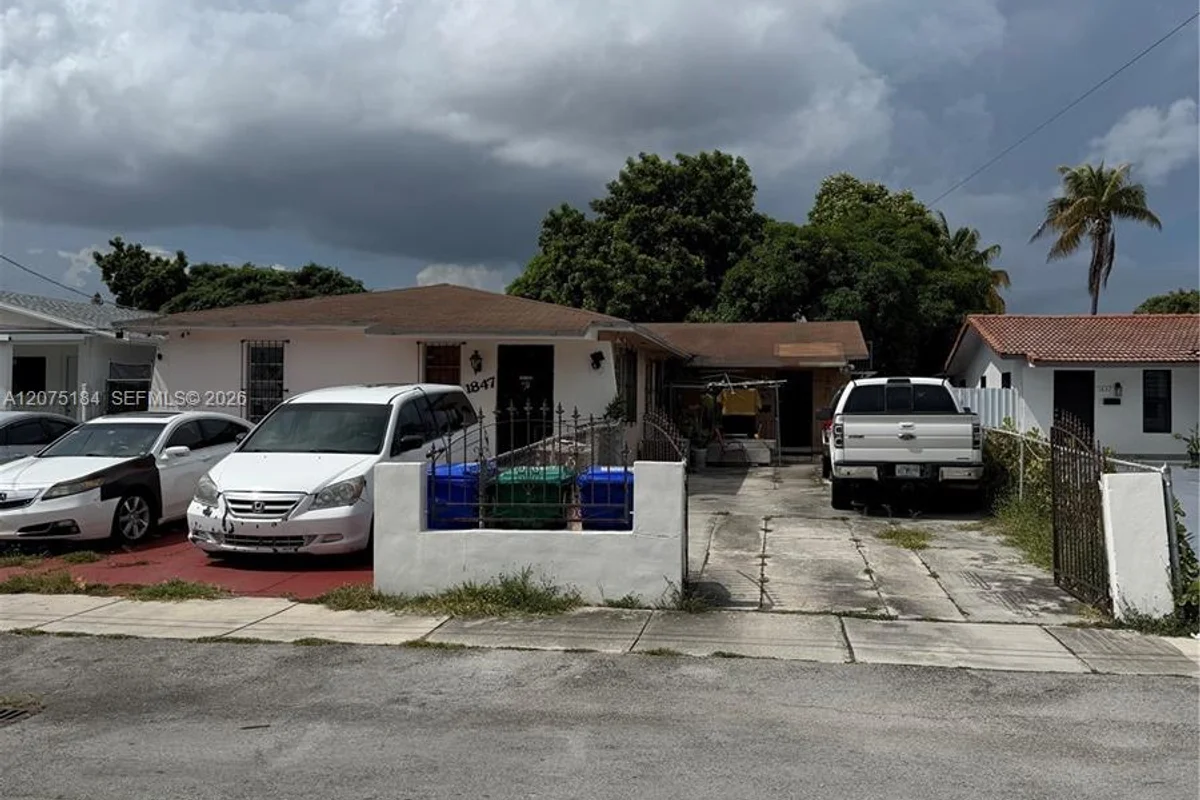 1845 NW 16th St, Miami: photo 1 of 3