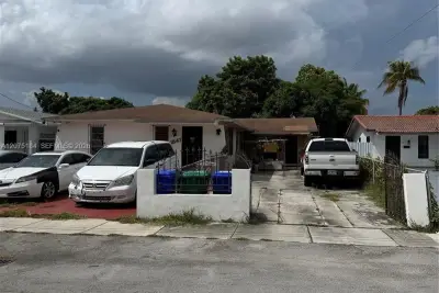 1845 NW 16th St, Miami: photo 1 of 3