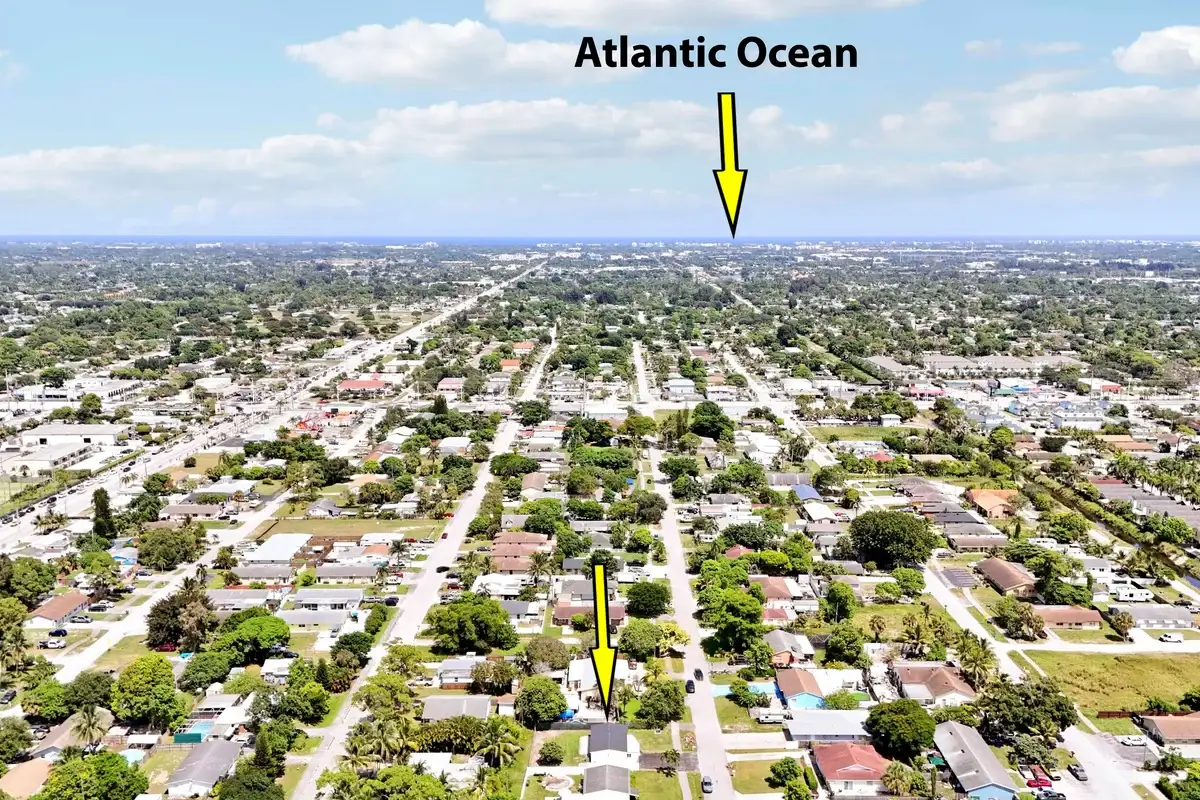 4785 Clinton Blvd, Lake Worth: photo 1 of 32