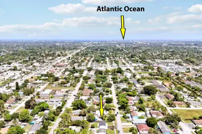 4785 Clinton Blvd, Lake Worth: photo 1 of 32