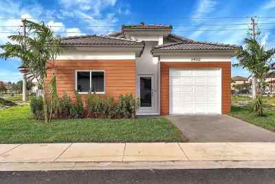 24062 SW 116th Ct, Miami: photo 1 of 41