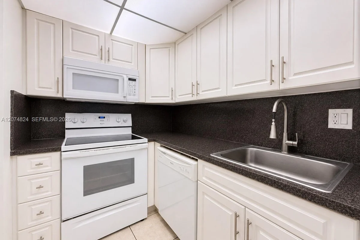 4855 NW 7th St #410-6, Miami: photo 1 of 21