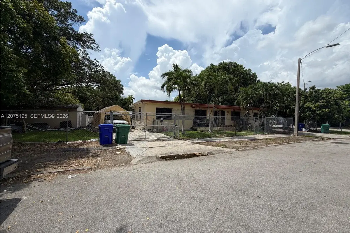 2340 NW 15th Ave, Miami: photo 1 of 4