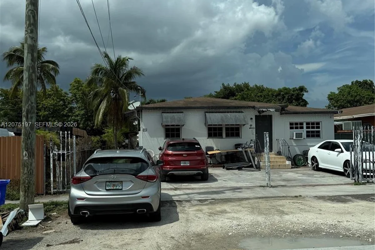 2651 NW 33rd St, Miami: photo 1 of 3