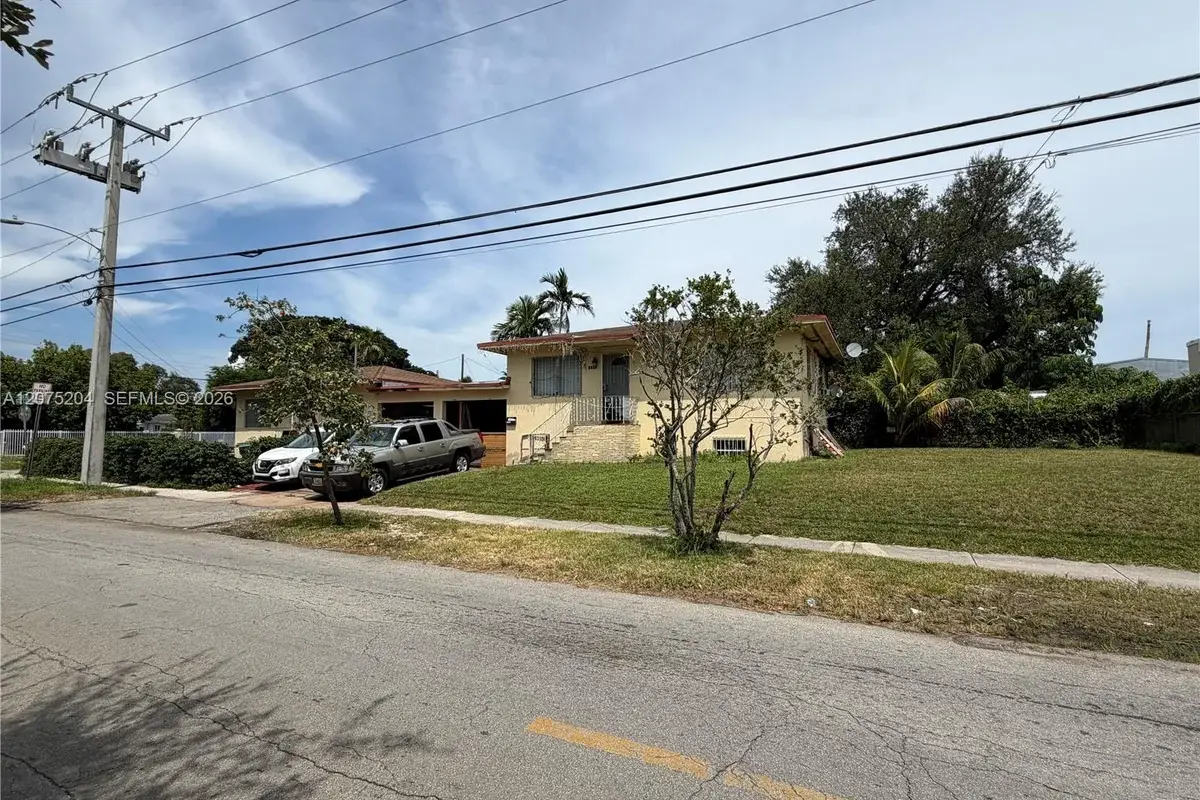 3231 NW 19th Ave, Miami: photo 1 of 4