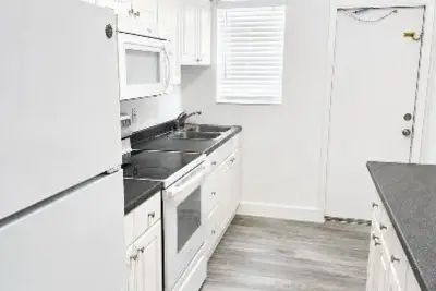 2837 NE 30th St #3, Fort Lauderdale: photo 1 of 10