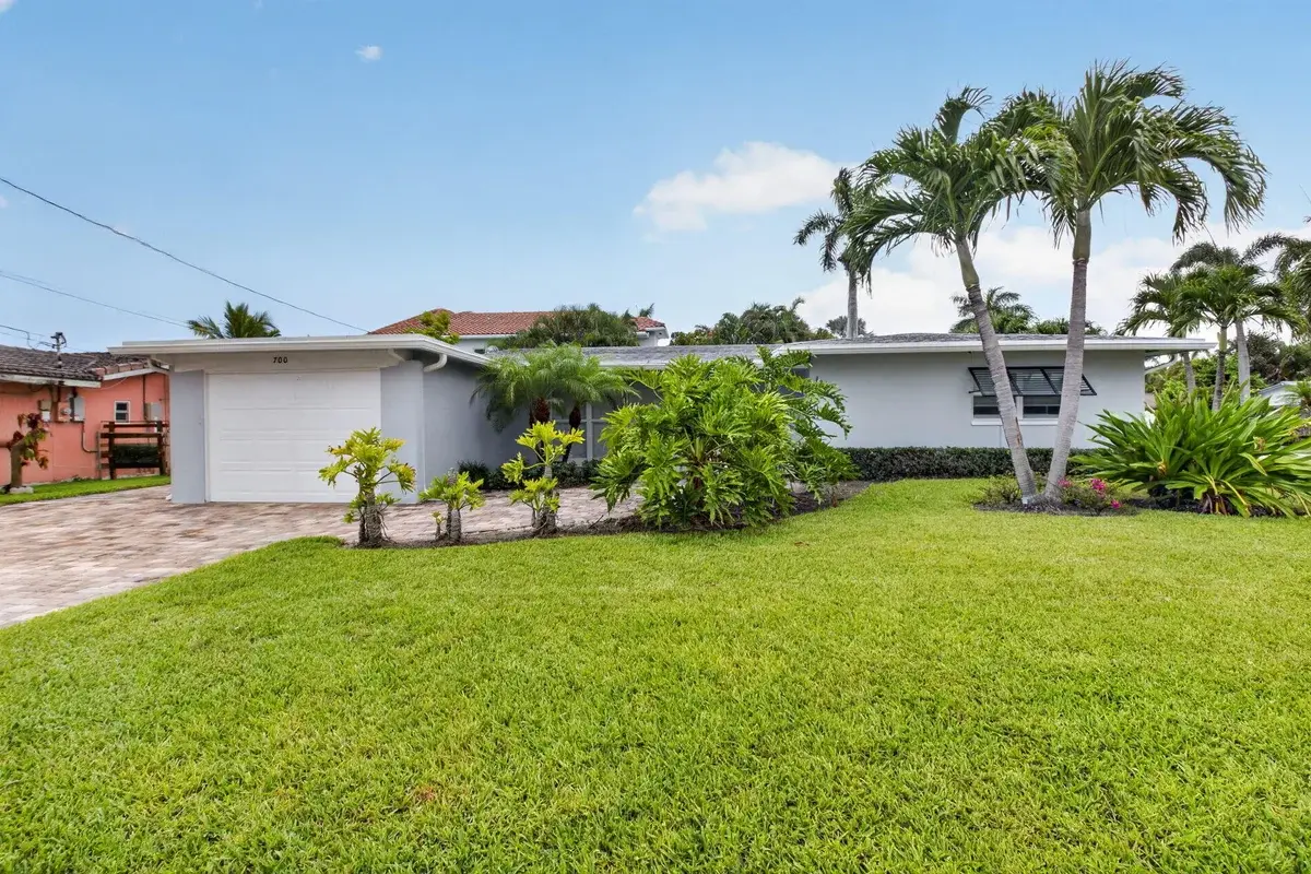 700 NE 70th St, Boca Raton: photo 1 of 42