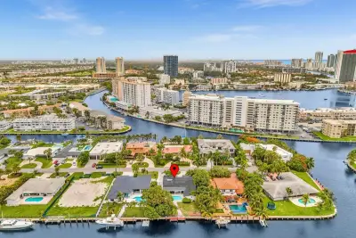 413 Tamarind Dr, Hallandale Beach: photo 1 of 53