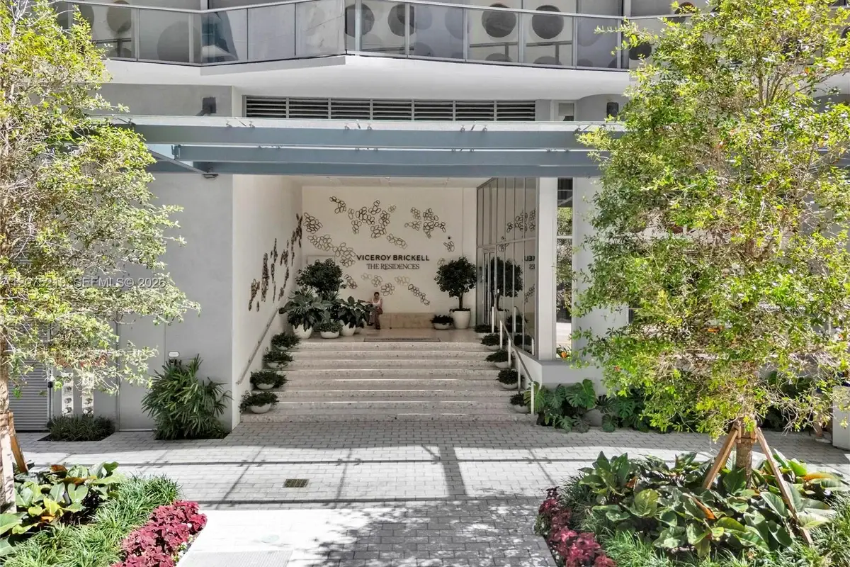 77 SE 5th #2115, Miami: photo 1 of 38