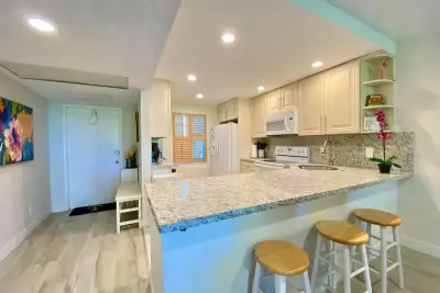 3800 Oaks Clubhouse Dr #311, Pompano Beach: photo 1 of 37