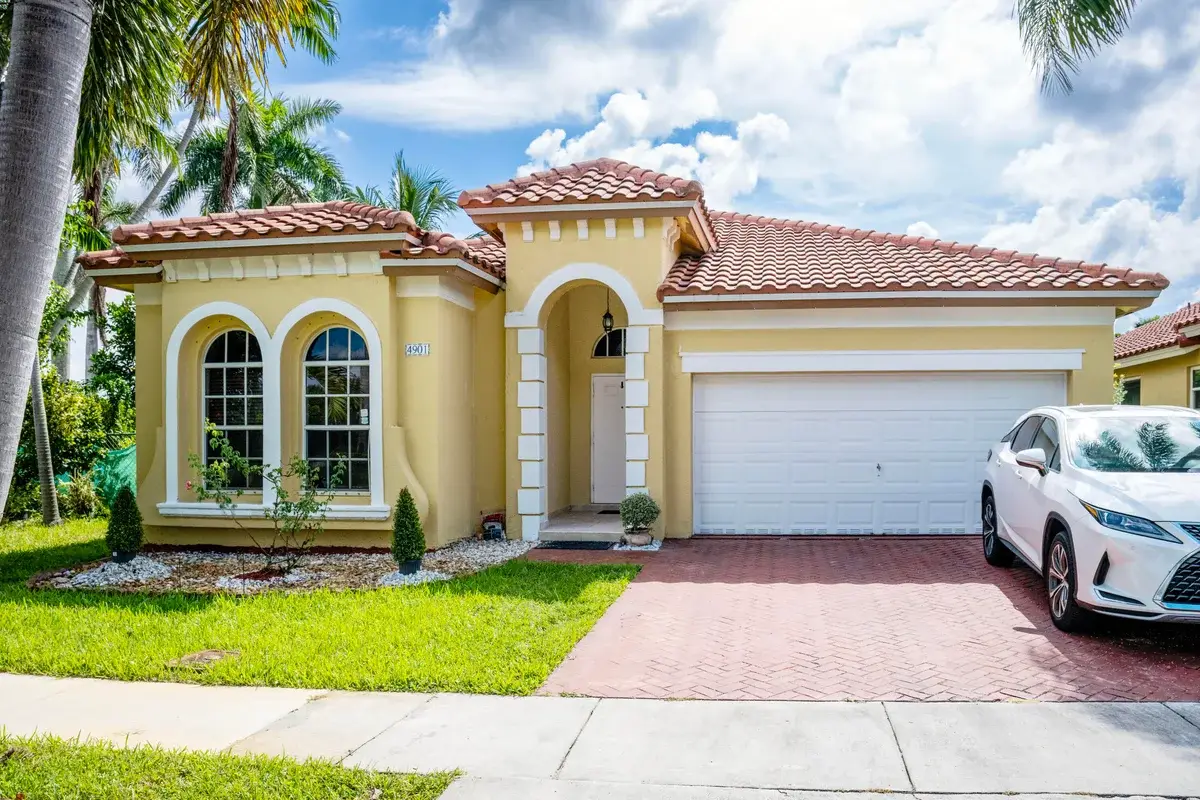 4901 SW 134th Ave, Miramar: photo 1 of 37