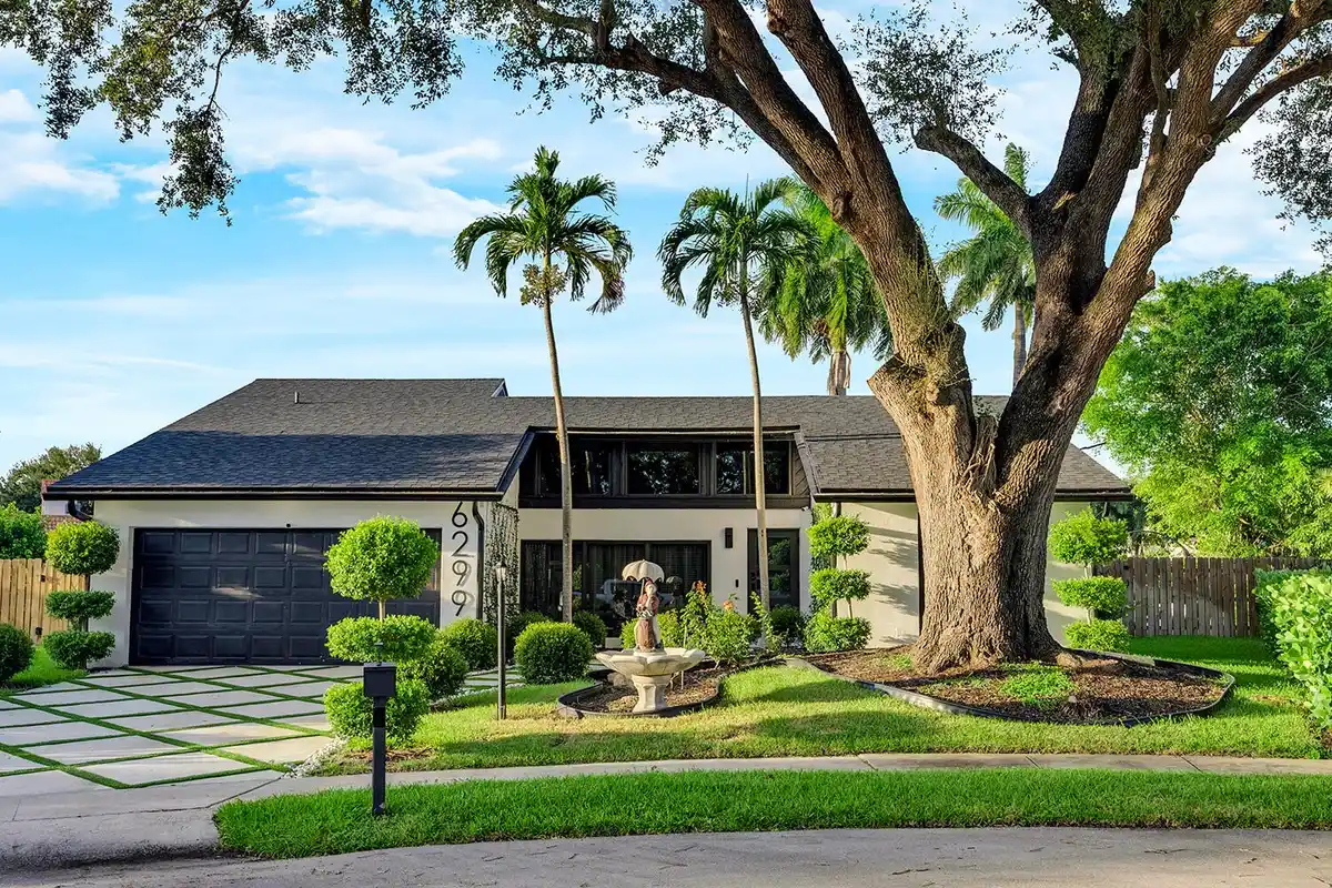 6299 Hollandaire Dr E, Boca Raton: photo 1 of 50
