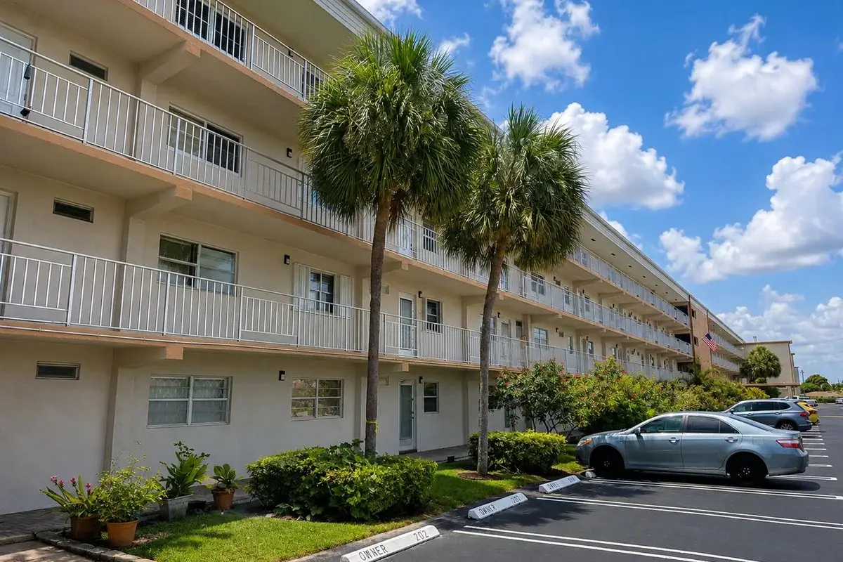 230 NE 26th Ave #404, Boynton Beach: photo 1 of 28