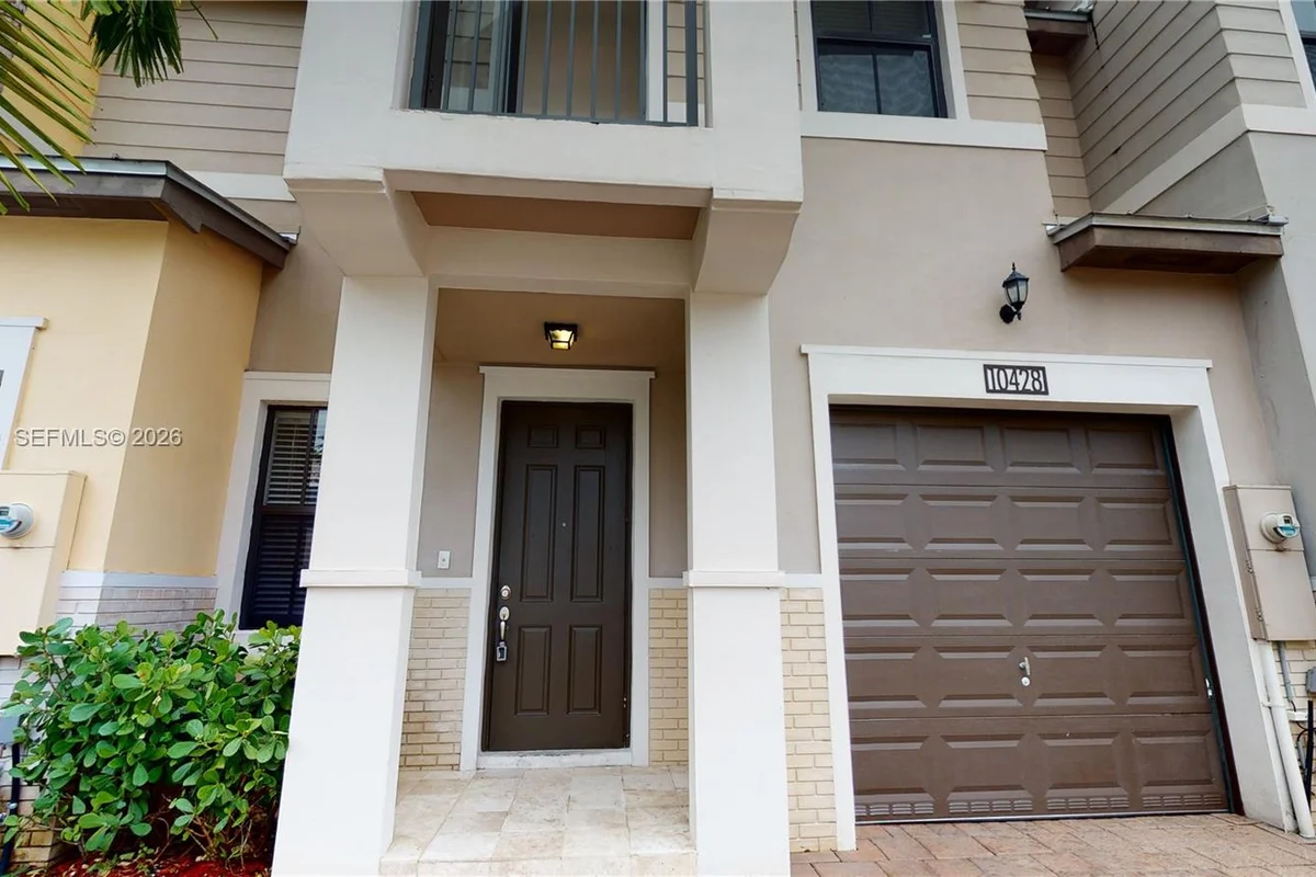 10428 NW 61st St, Doral: photo 1 of 97