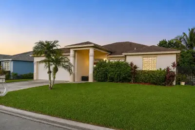 1338 Cape May Ln, West Palm Beach: photo 1 of 25