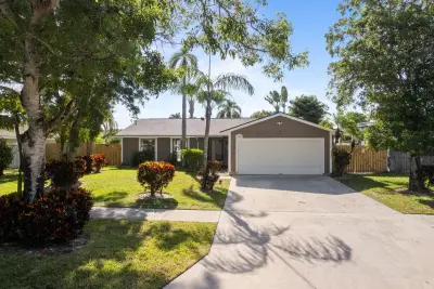 108 Cambridge Ln, Royal Palm Beach: photo 1 of 40