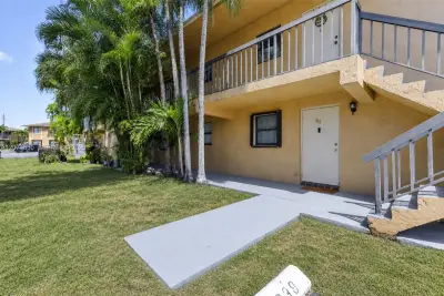 6745 W 26th Dr #103-4, Hialeah: photo 1 of 19