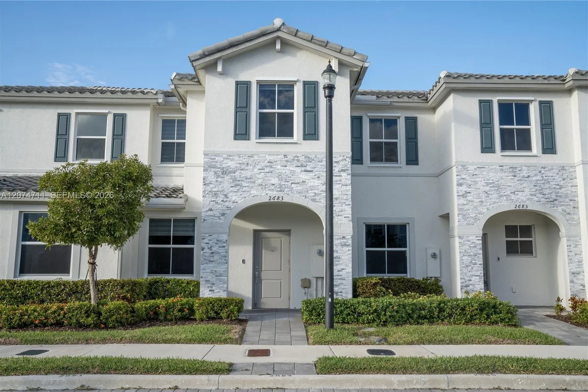 2683 SE 19th St, Homestead: photo 1 of 18