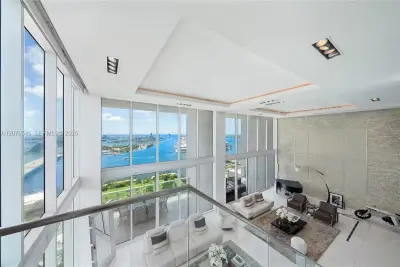 1040 Biscayne Blvd #4403, Miami: photo 1 of 49