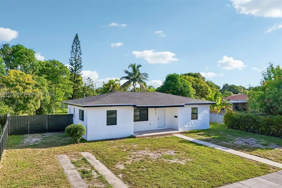 521 NW 189th Ter, Miami Gardens: photo 1 of 56