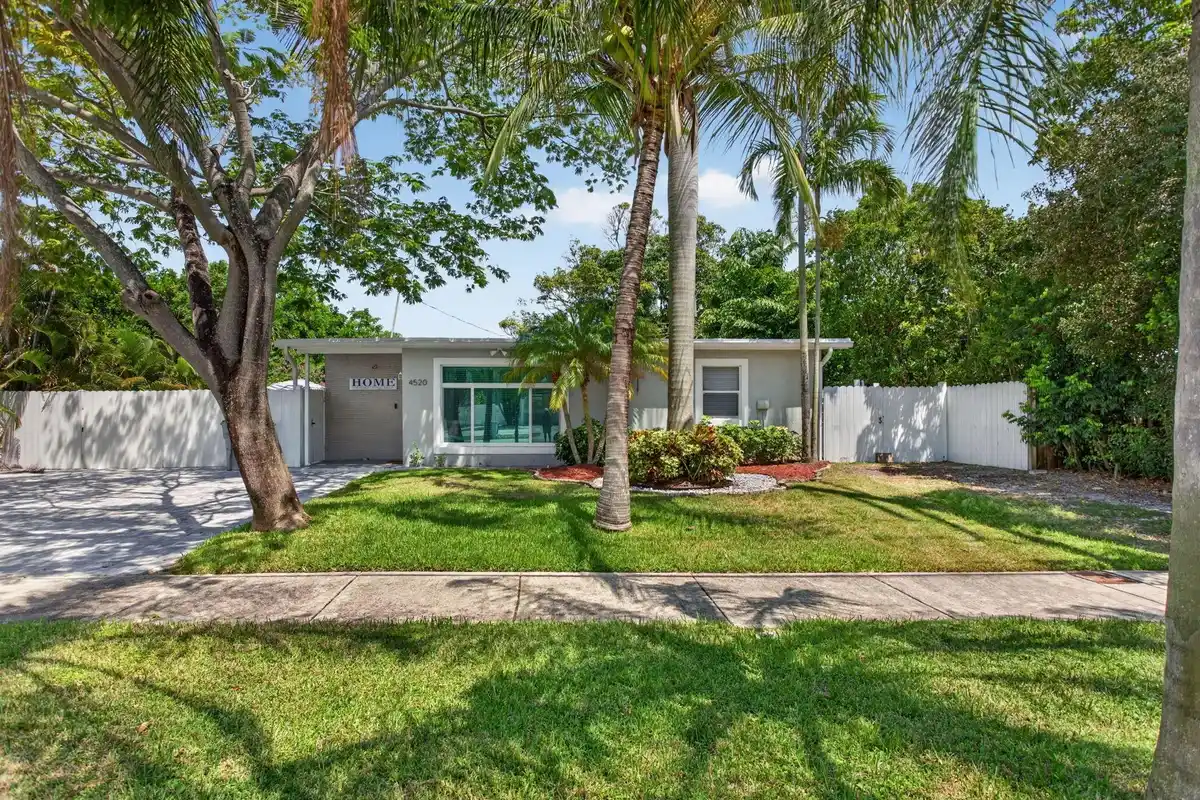 4520 NE 15th Ave, Pompano Beach: photo 1 of 50