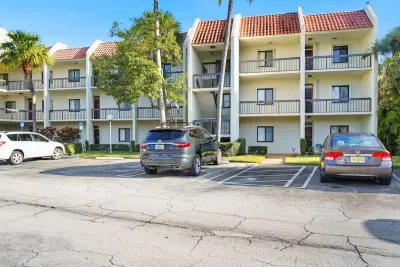 2550 Presidential Way #106, West Palm Beach: photo 1 of 20