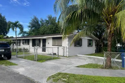 2145 NW 99th Ter, Miami: photo 1 of 12