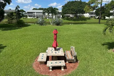 41 Lyndhurst B, Deerfield Beach: photo 1 of 63