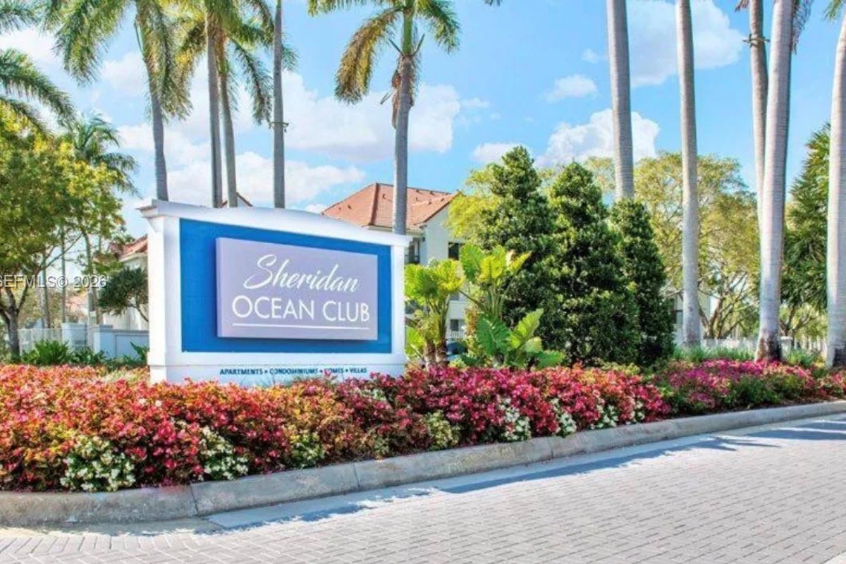 1094 SE 6th Ave, Dania Beach: photo 1 of 23