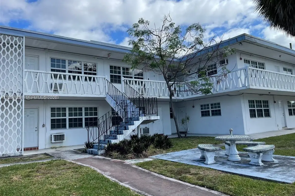 1471 NE 170th St #224A, North Miami Beach: photo 1 of 9