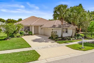 9139 Bay Harbour Cir, West Palm Beach: photo 1 of 39