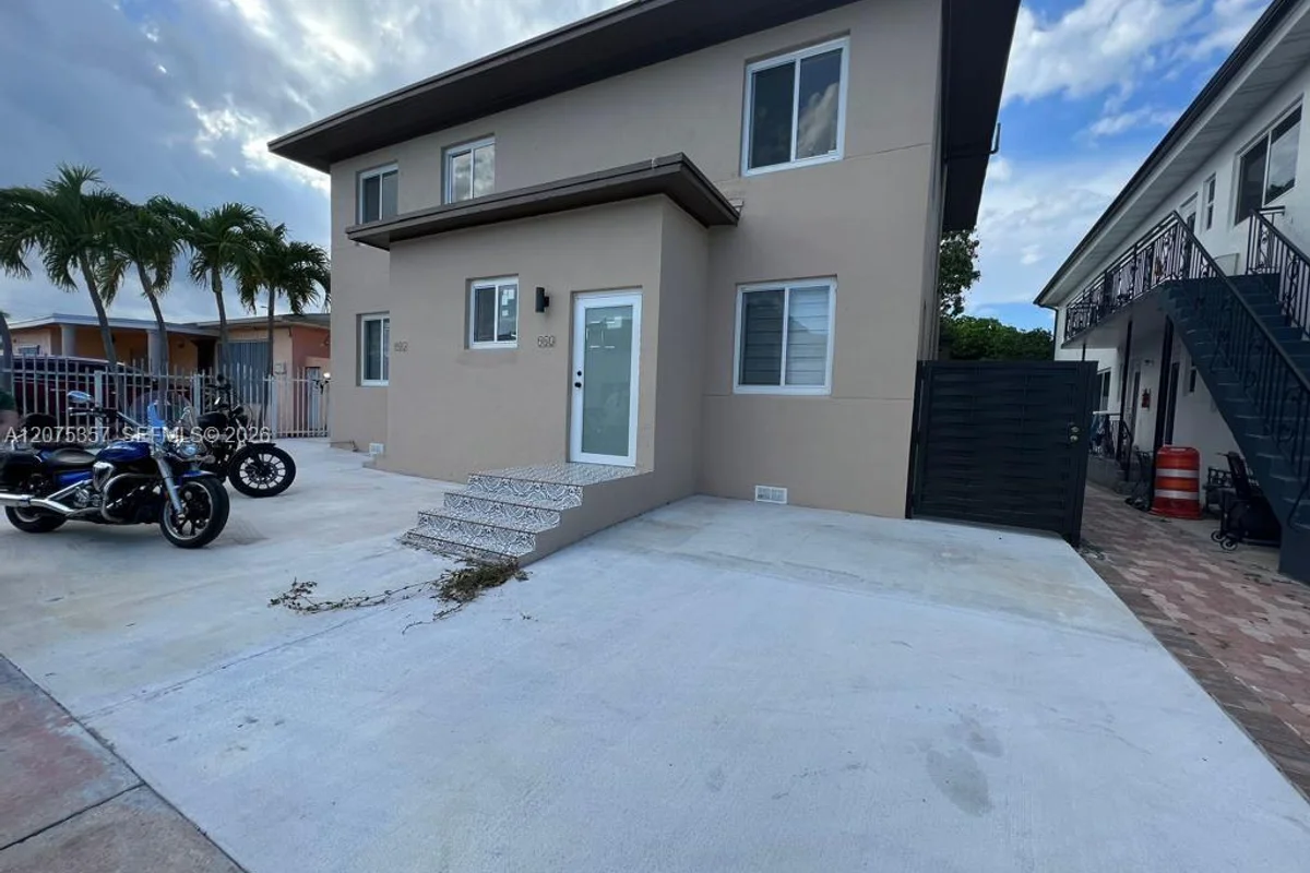 945 79th Ter #101, Miami Beach: photo 1 of 17