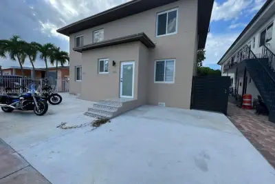 945 79th Ter #101, Miami Beach: photo 1 of 17