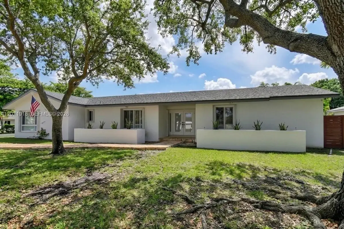 13241 SW 104th Ave, Miami: photo 1 of 74