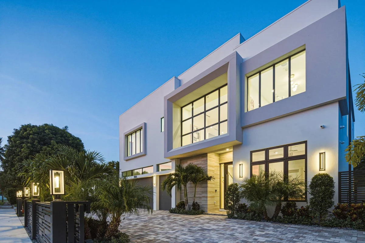 1300 NE 4th Ct, Boca Raton: photo 1 of 37