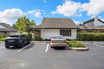 7762 SW 99th St #10, Miami: photo 1 of 35