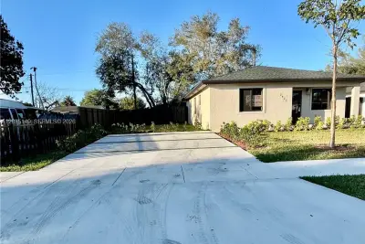 2421 NW 152nd Ter, Miami Gardens: photo 1 of 16