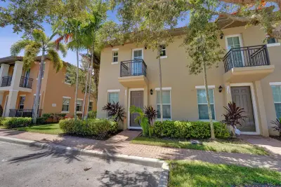 1326 SW 147th Ter, Pembroke Pines: photo 1 of 62
